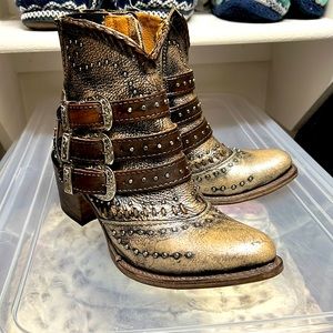 Freebirds Savanna in the ICE color size 8.  Brand new worn once. Retail $325